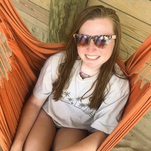 Meet your Posher, Alexis